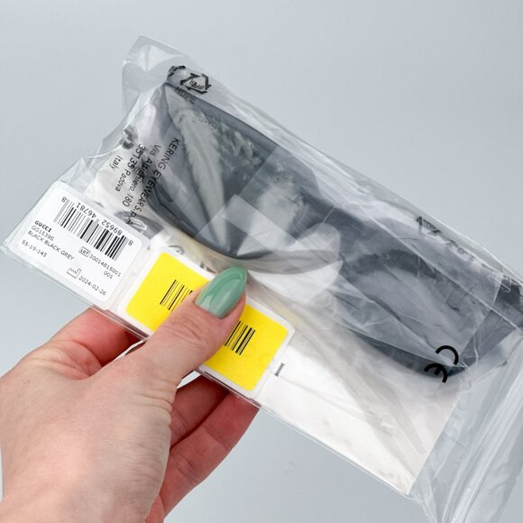 Gucci GG1539S 001 BRAND NEW Sunglasses Black Grey Unisex Rectangle - Picture 13 of 14